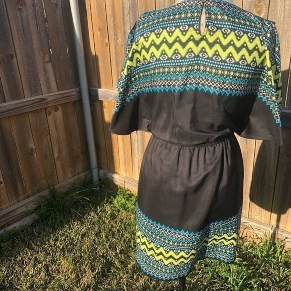 Beautiful Design Dress    GG1 - Picture 4 of 4